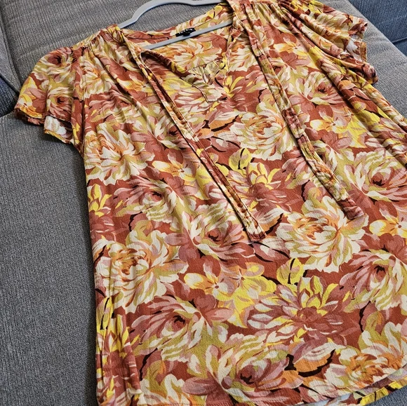 Torrid Orange Yellow Red Floral Fall Casual Relaxed Office Vibrant Top Size 1 - Picture 3 of 7